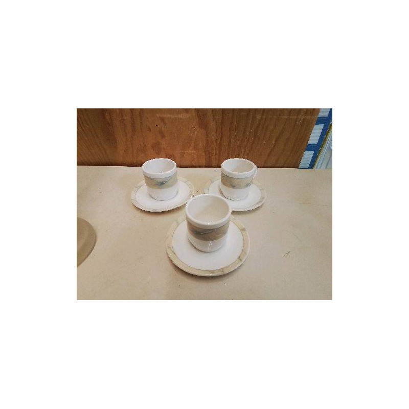 TASSE AVEC SOUCOUPE 