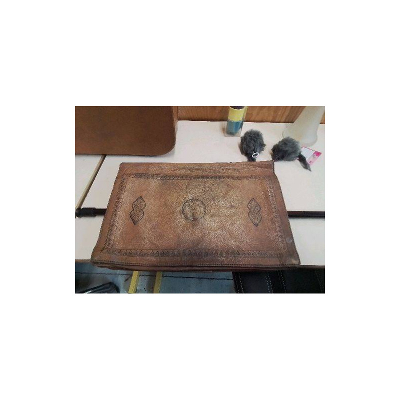 POCHETTE EN CUIR 