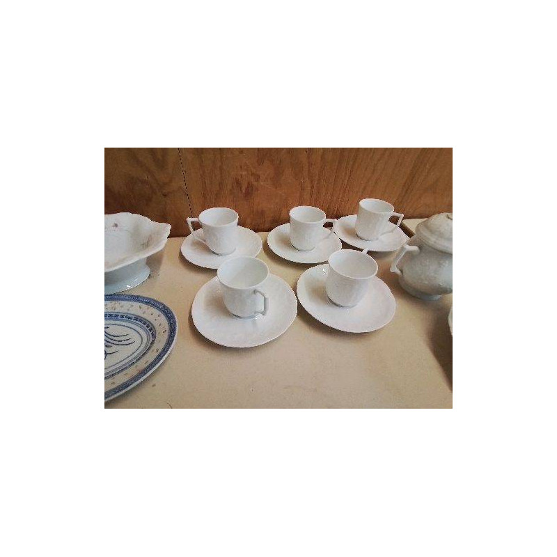 LOT DE 5 TASSES ET SOUCOUPES EN PORCELAINE DE LIMOGES