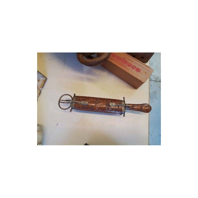 COUTEAU AVEC FOURREAU 