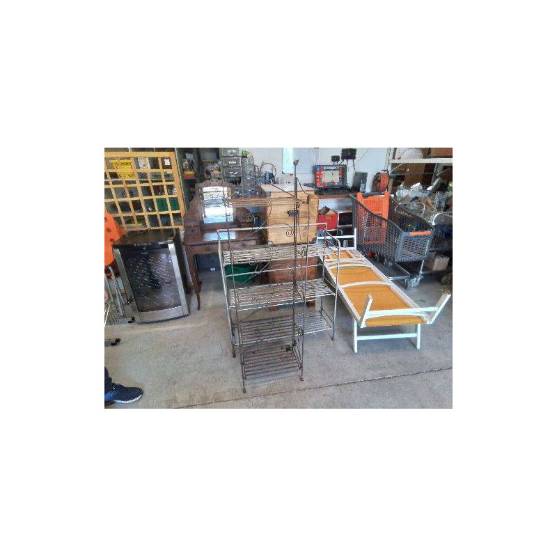 ETAGERE EN FER PLIANTE 