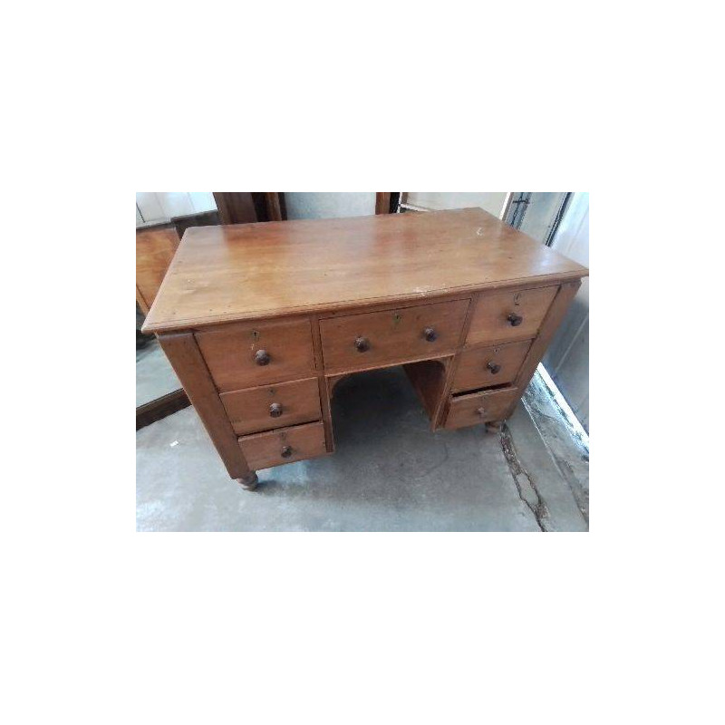 BUREAU DE MAITRE