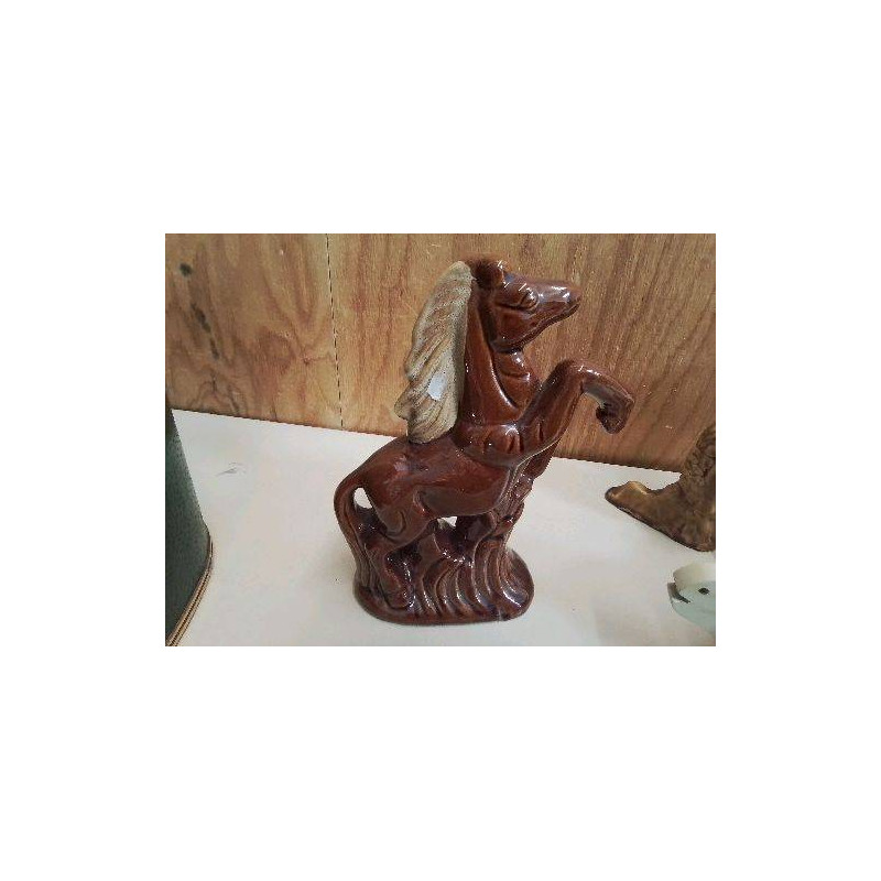CHEVAL EN CERAMIQUE 