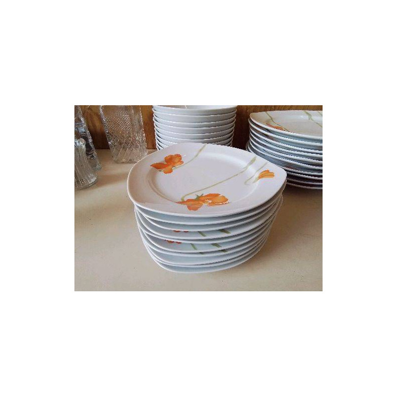 LOT DE 1O ASSIETTES À DESSERT TRIANGULAIRES MOTIF FLORAL 
