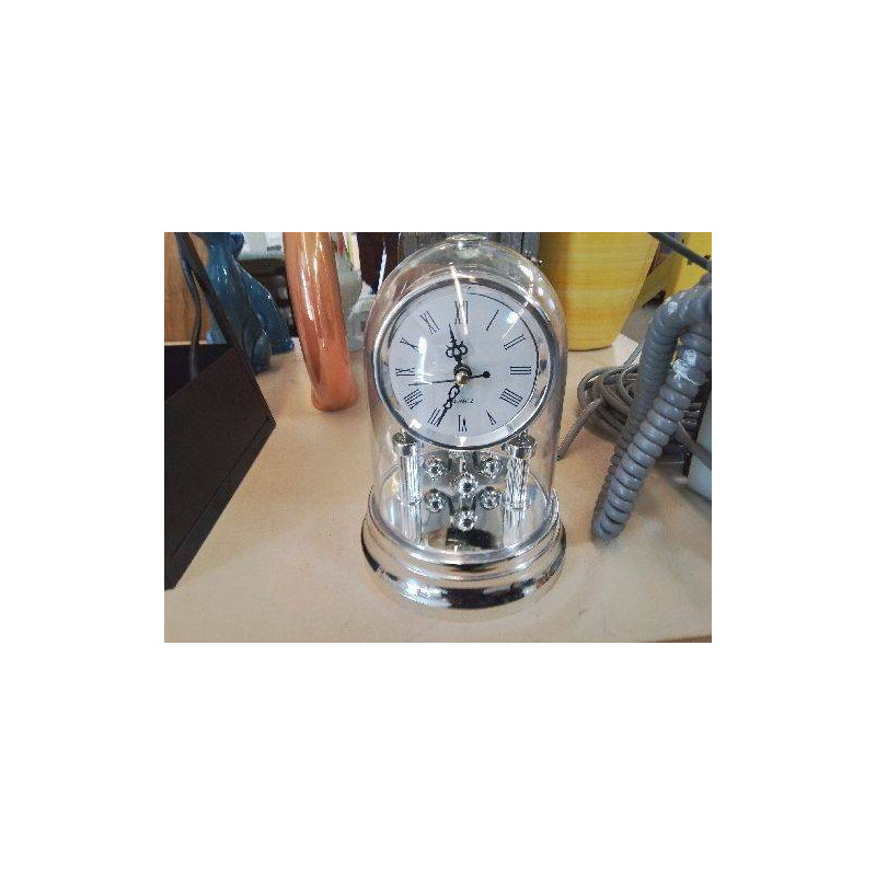 PETITE HORLOGE SOUS CLOCHE 