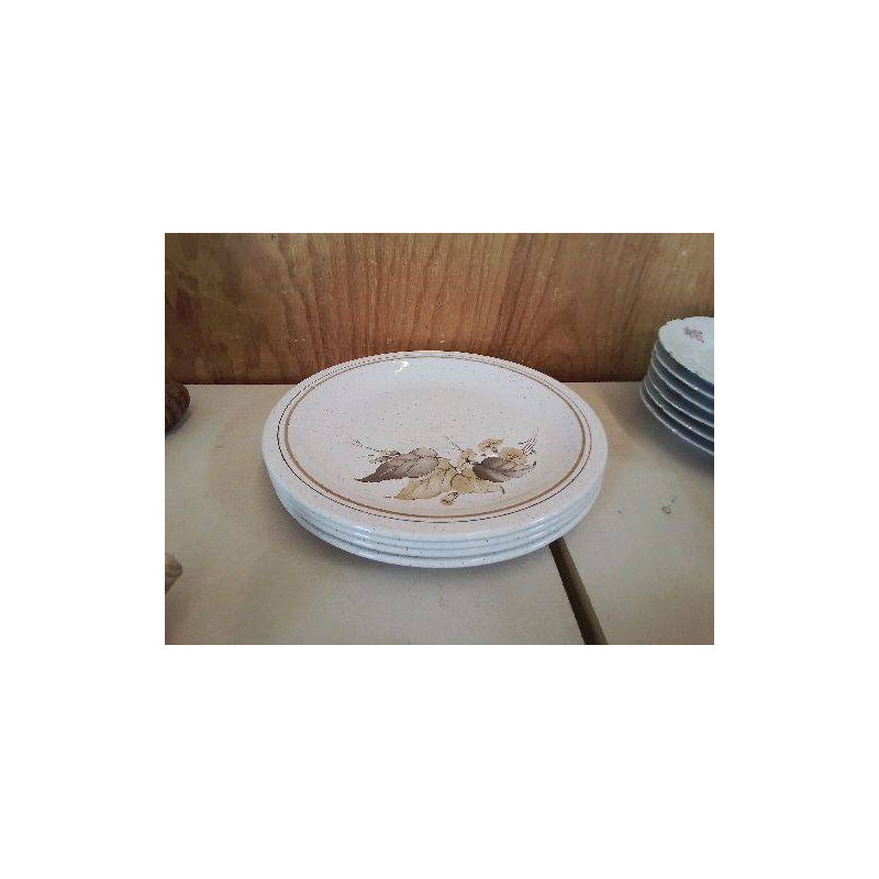 LOT DE 4 ASSIETTES 