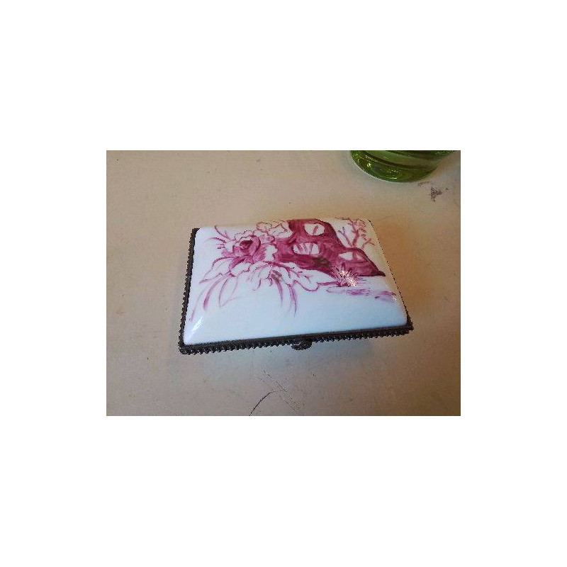 BOITE EN PORCELAINE 