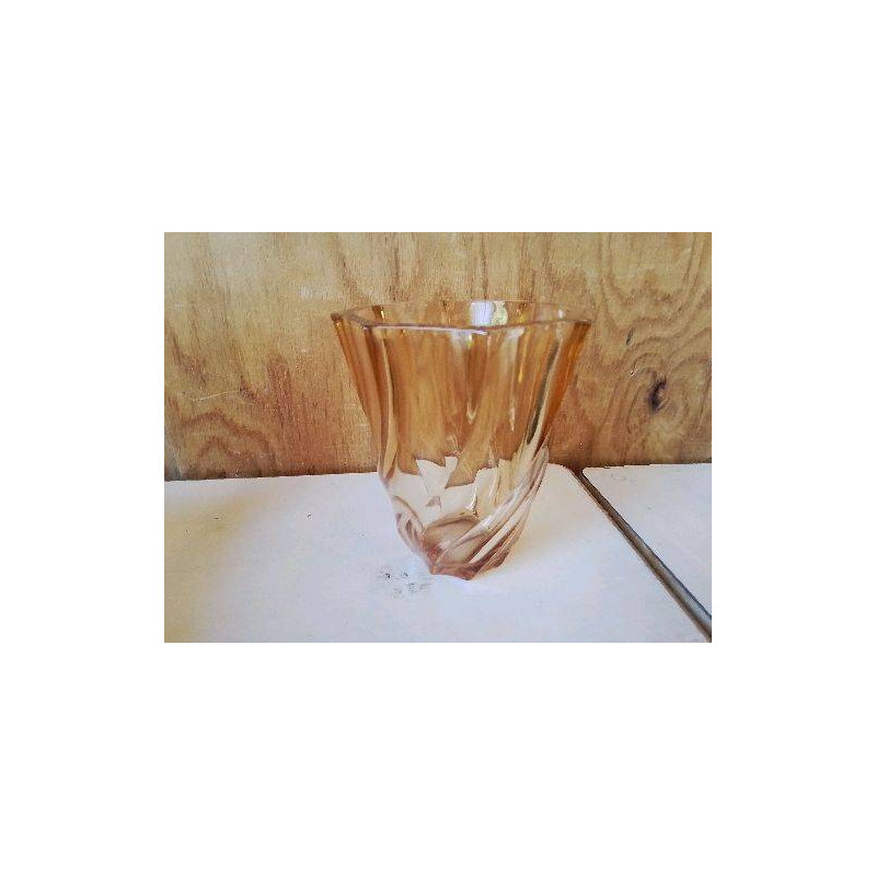 VASE EN VERRE ROSE
