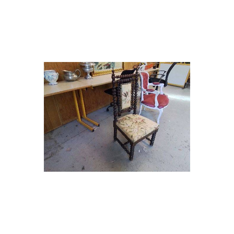 CHAISE D’ALLAITEMENT EN BOIS TOURNE