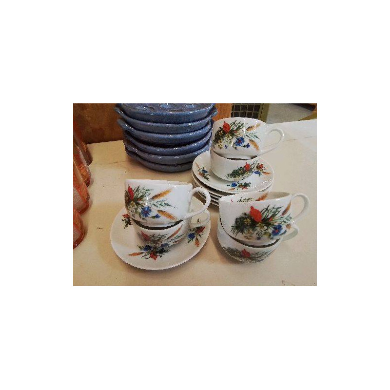 TASSE A CAFE AVEC SOUCOUPE EN PORCELAINE 