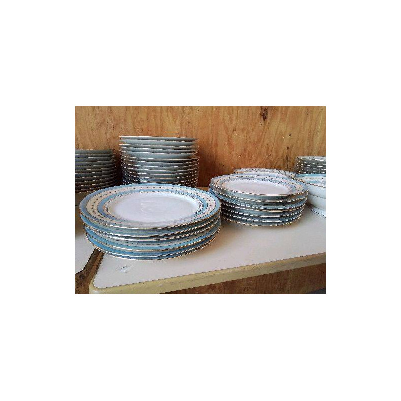 LOT 6 ASSIETTES PLATES 