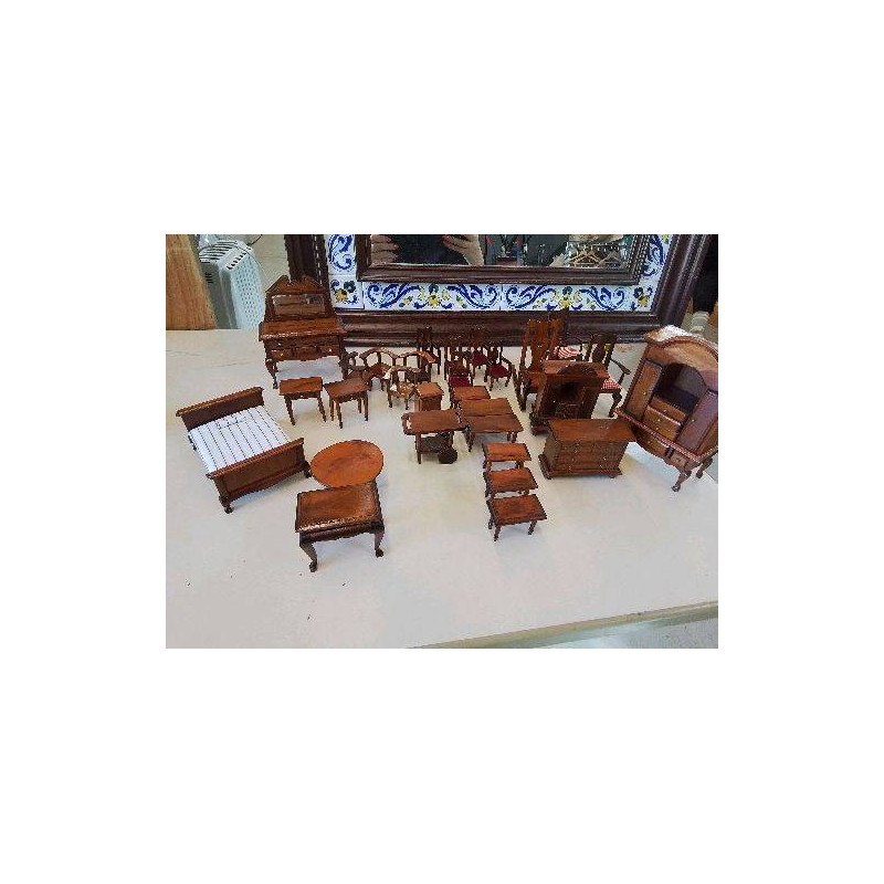 ENSEMBLE DE MEUBLE EN BOIS MINIATURE 