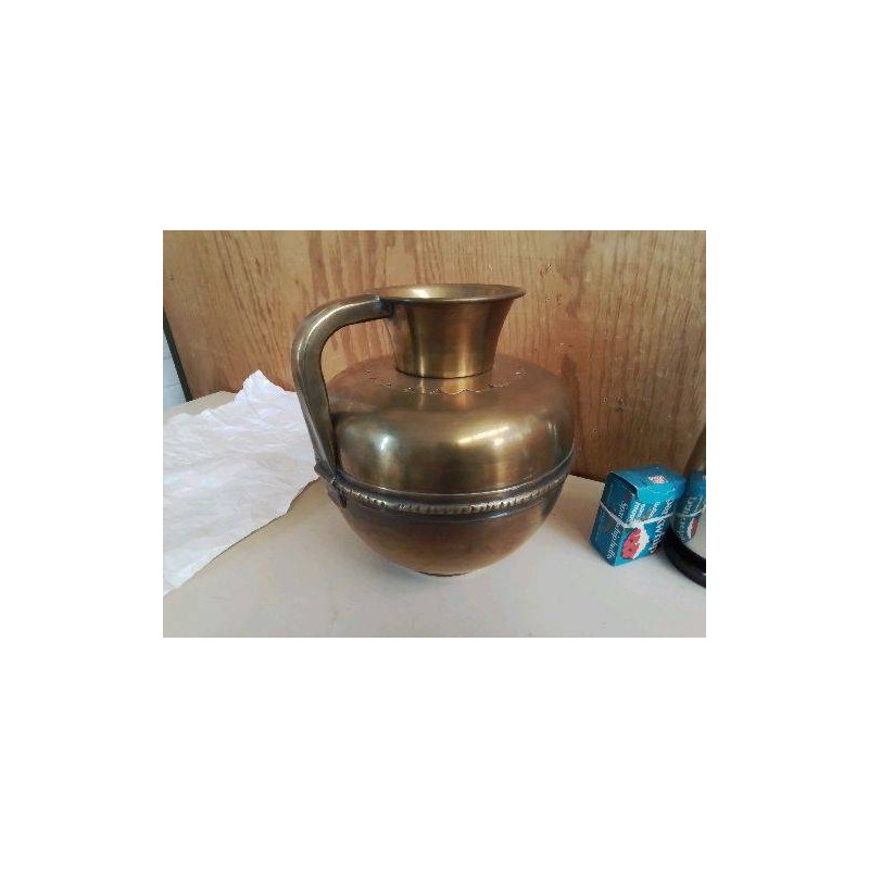 POT A LAIT EN LAITON 