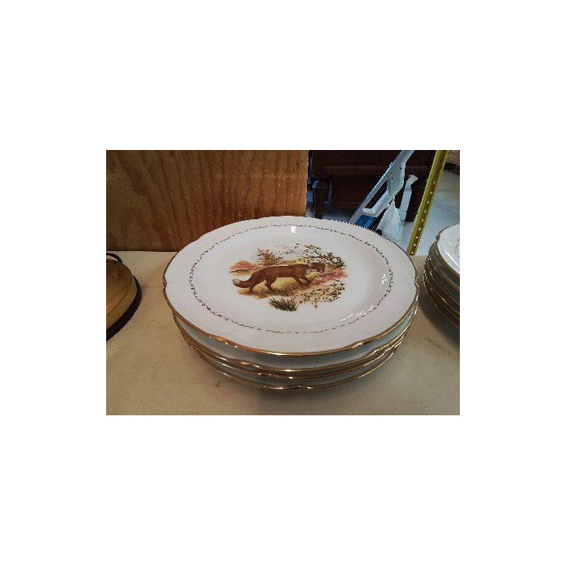 LOT DE 4 ASSIETTES EN PORCELAINE MOTIF GIBIER CHASSE 