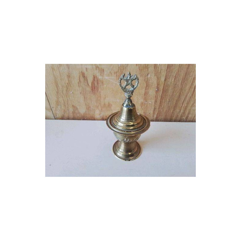 OBJET EN LAITON 