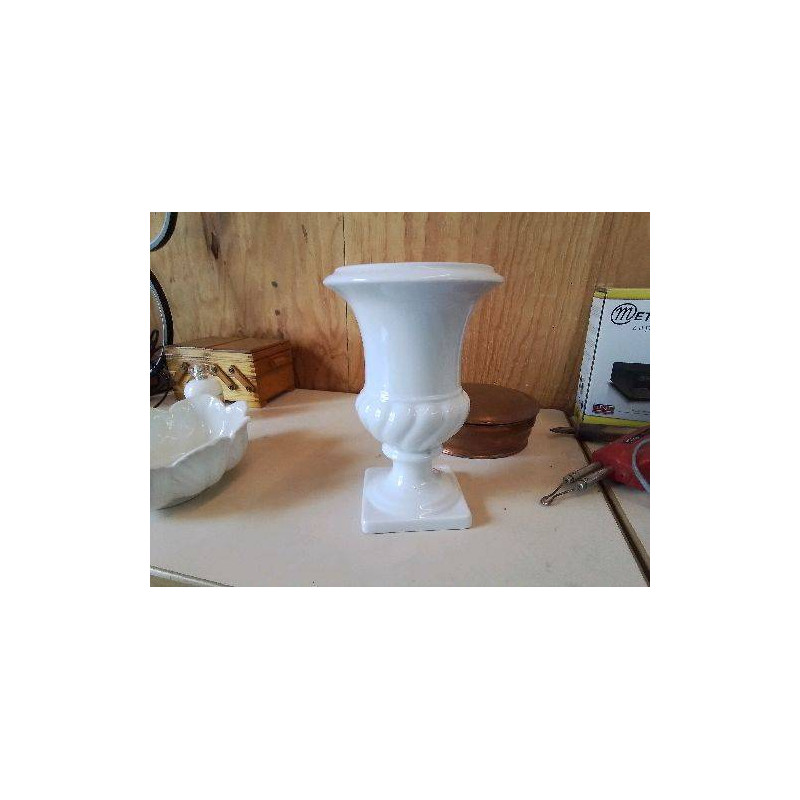 VASE TYPE MEDICIS EN PORCELAINE
