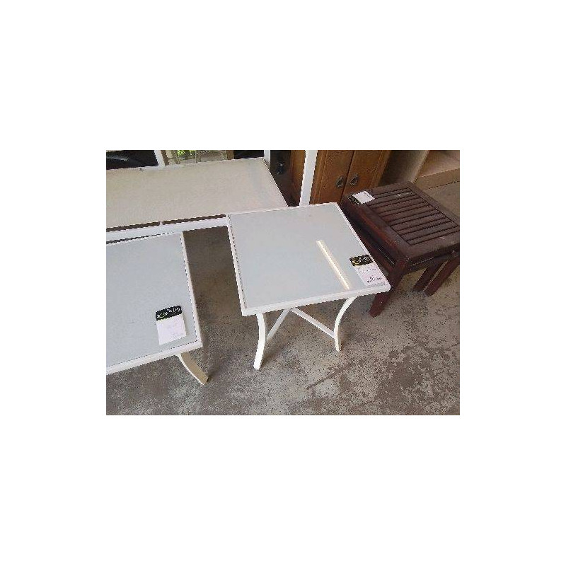 PETITE TABLE DE JARDIN CARRÉE