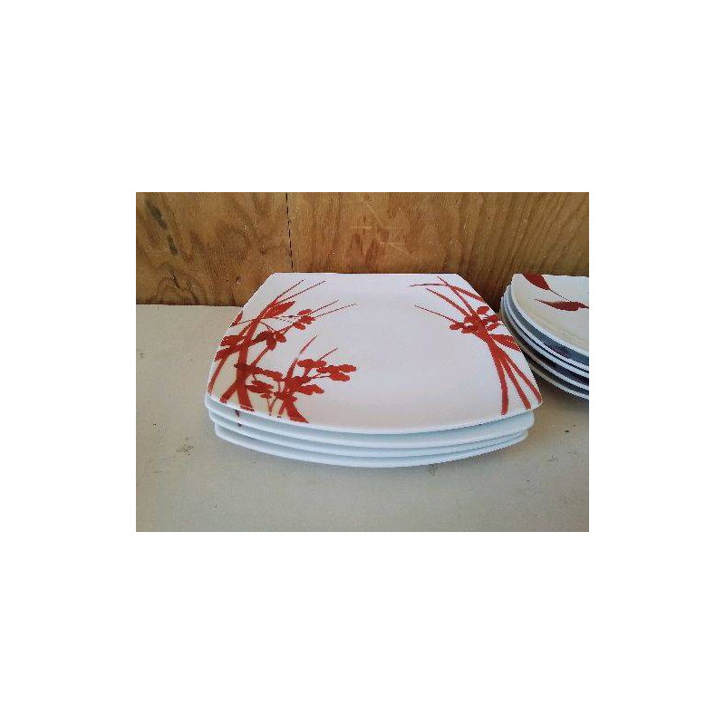 LOT DE 4 ASSIETTES CARRÉ MOTIF FLORAL