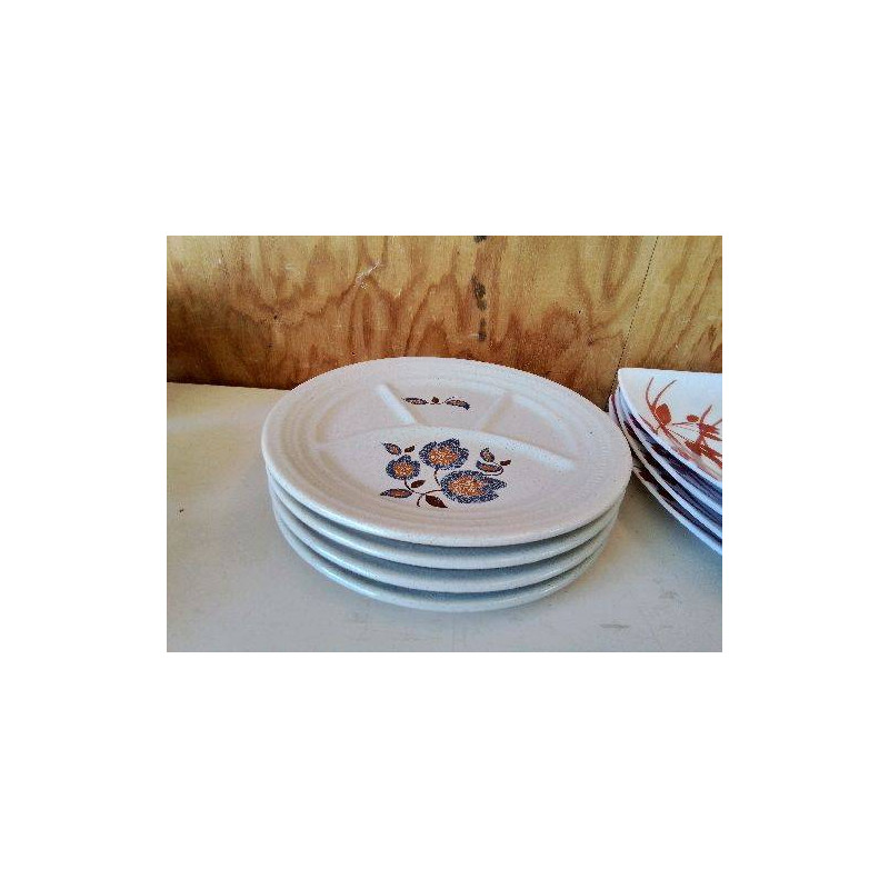 LOT DE 4 ASSIETTES EN FAÏENCE 