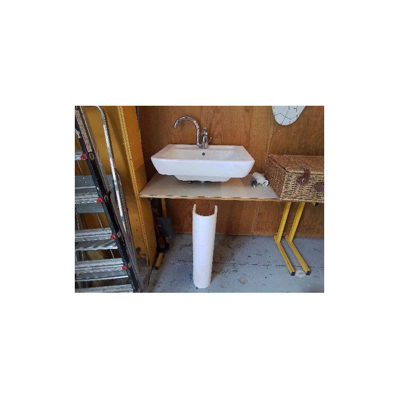 LAVABO AVEC SA COLONNE 