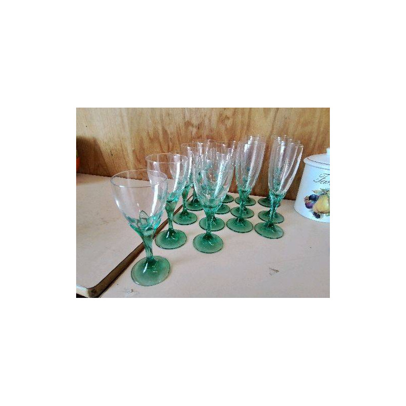 VERRE PIED VERT 
