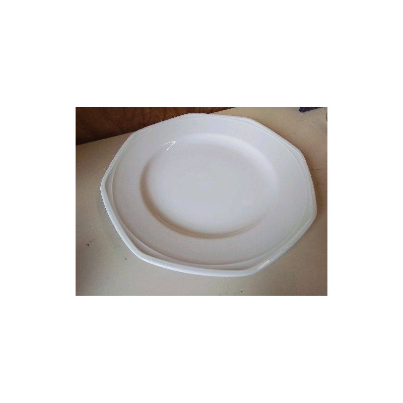 PLAT EN PORCELAINE 