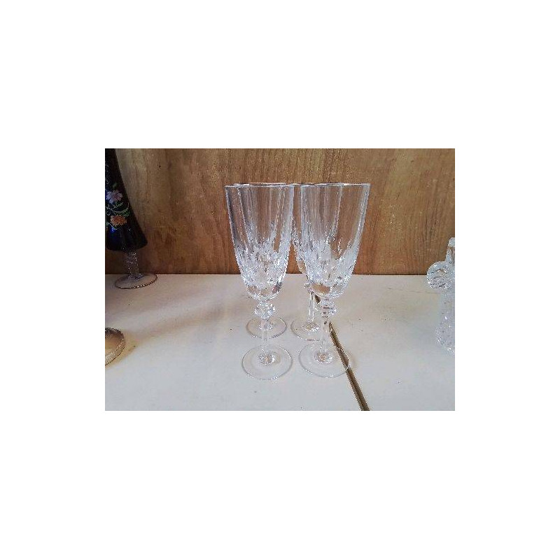 LOT DE 4 VERRES A CHAMAPGNE EN CRISTAL 
