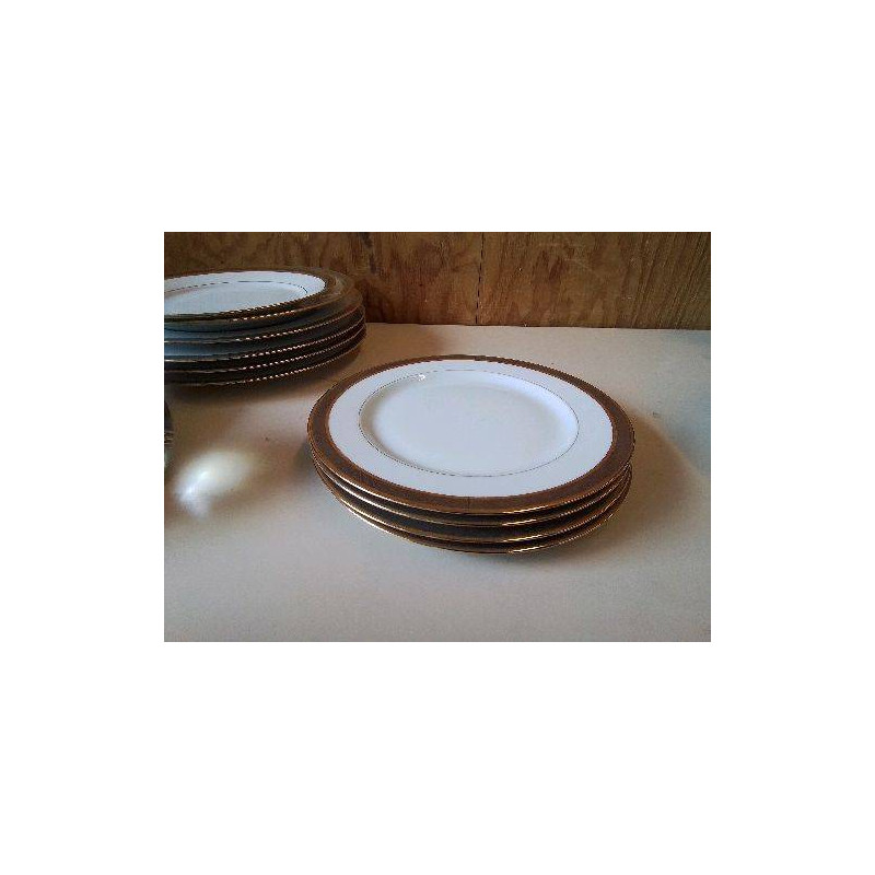 LOT DE 4 PETITES ASSIETTES 