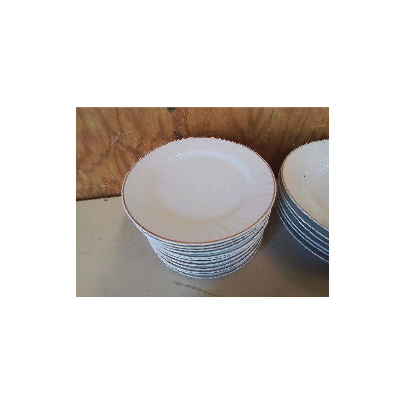 LOT DE 6 ASSIETTES A DESSERT EN PORCELAINE
