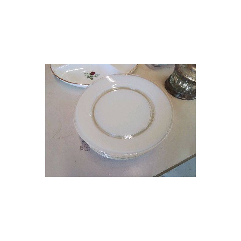 LOT DE 8 ASSIETTES A DESSERT 