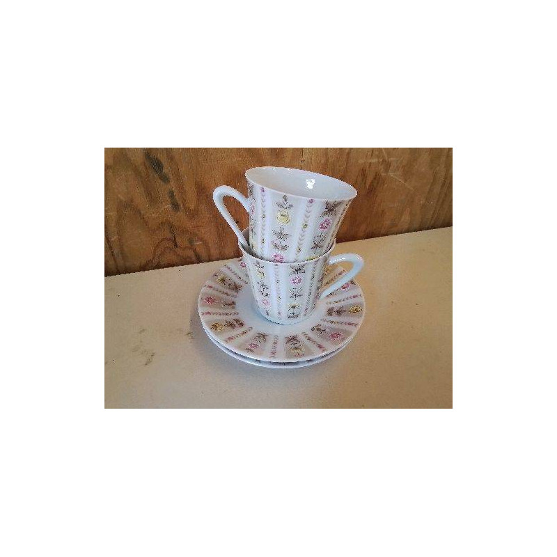 LOT DE 2 TASSES A CAFE 