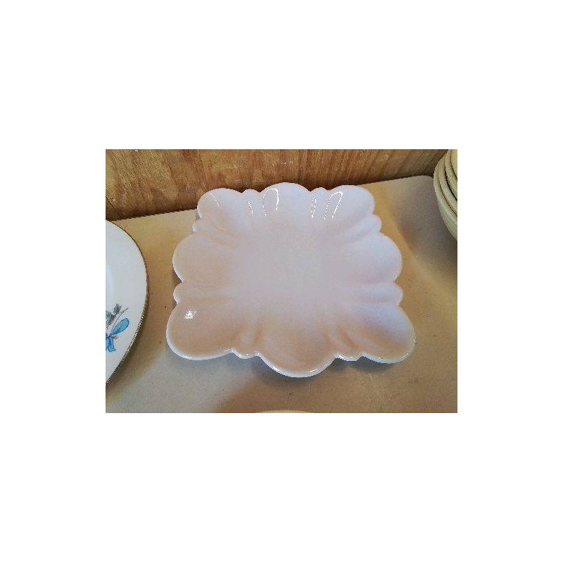 PLAT EN PORCELAINE 