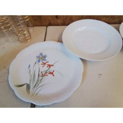 PLAT EN PORCELAINE 