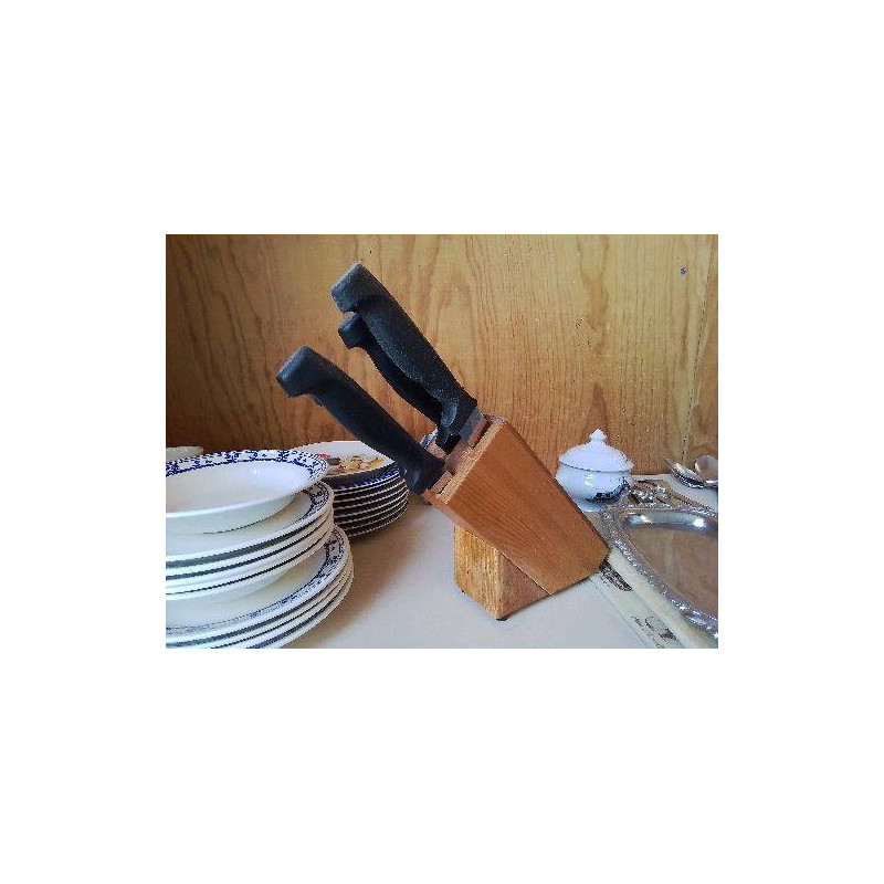 LOT DE 4 COUTEAUX 