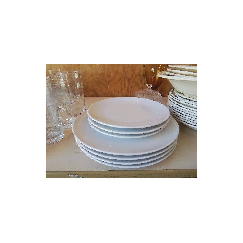 ASSIETTE BLANCHE EN PORCELAINE 
