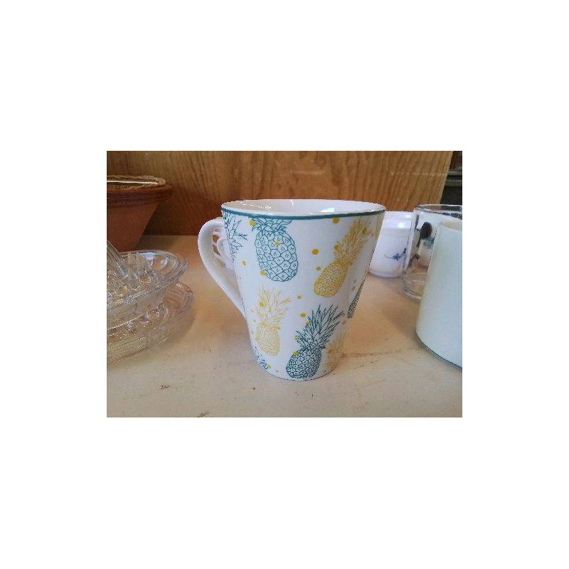 TASSE AVEC ANANAS 