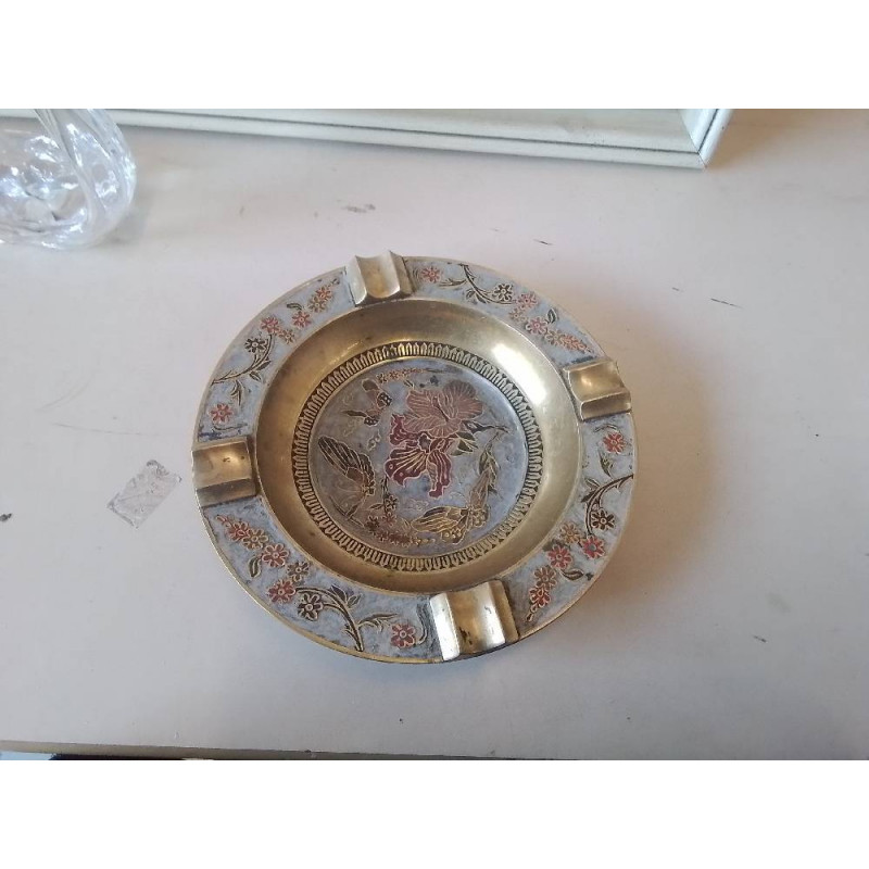 CENDRIER EN LAITON MOTIF FLORAL