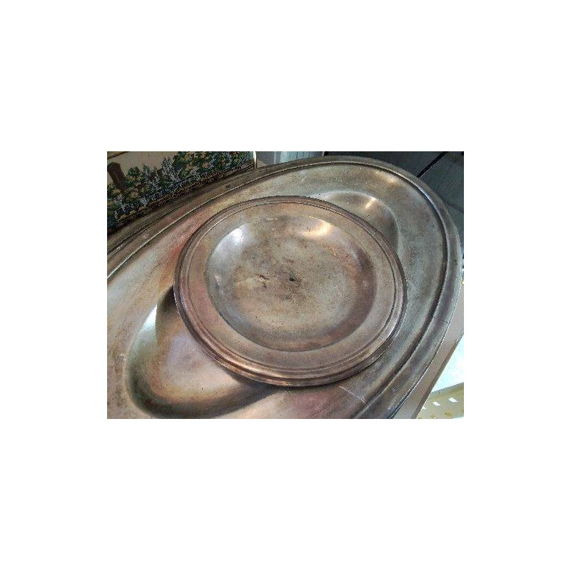 ASSIETTE EN METAL ARGENTÉ 