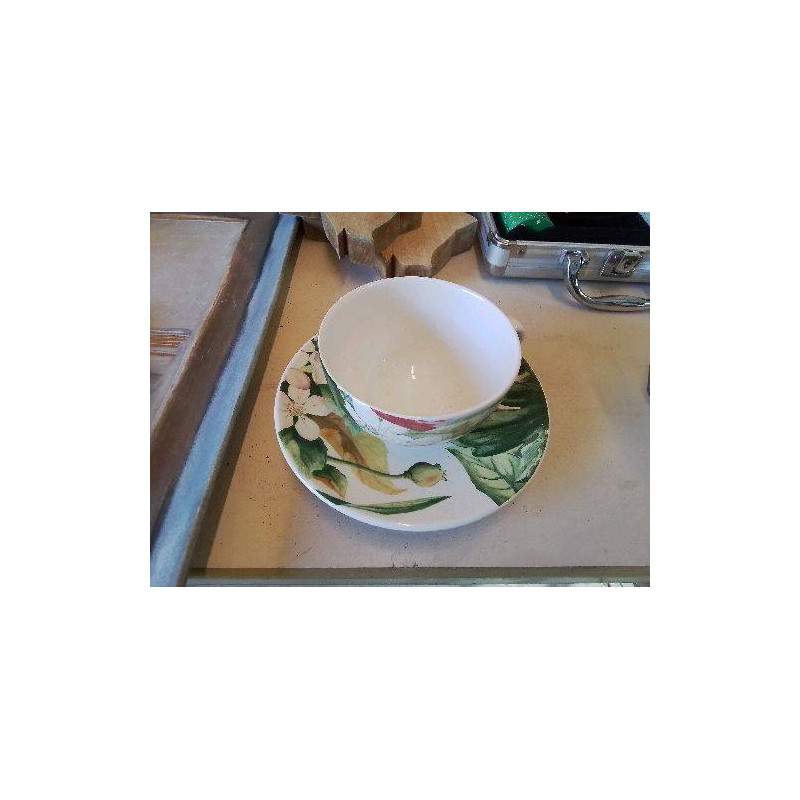 TASSE AVEC SOUCOUPE MOTIF FLORAL 