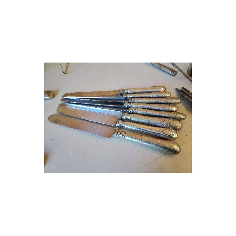 LOT DE 7 COUTEAU EN METAL ARGENTÉ 