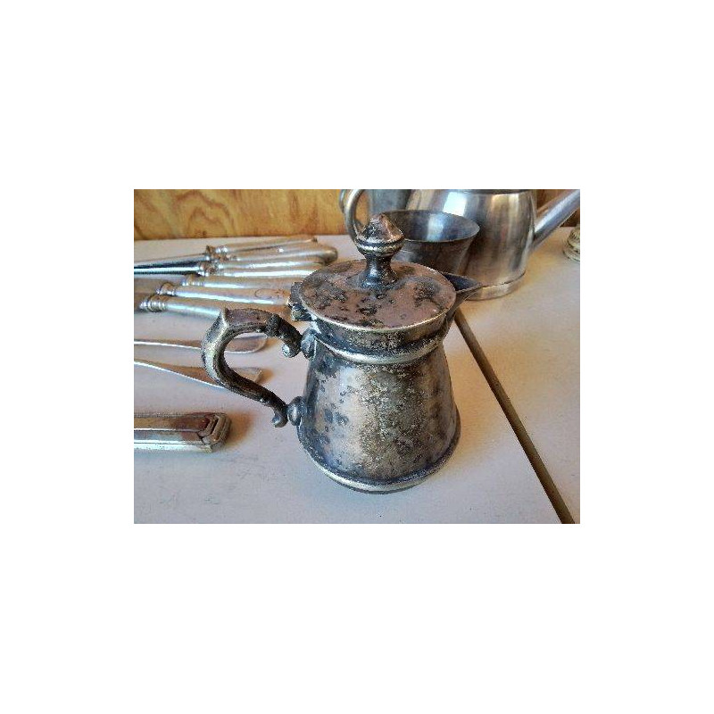 POT A LAIT EN METAL ARGENTÉ 