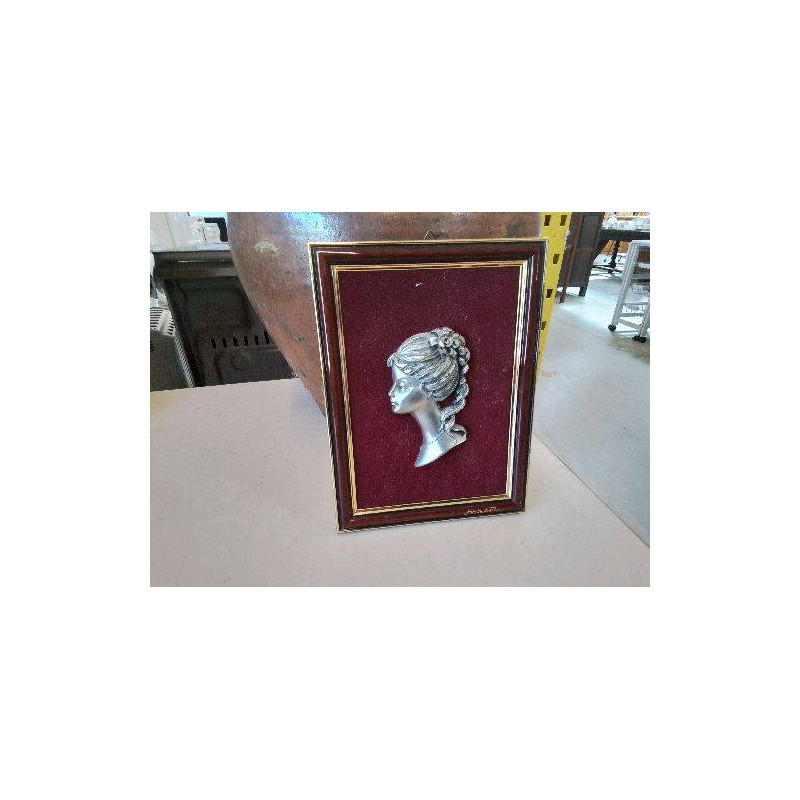 REPRESENTATION FEMME EN ETAIN