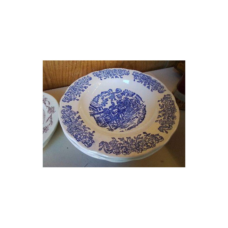 LOT DE 3 ASSIETTES EN PORCELAINE 